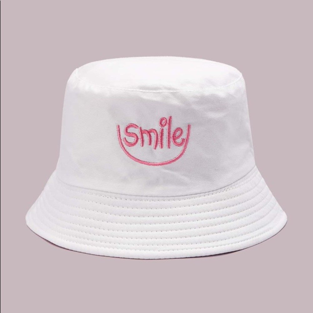 Reversible bucket hat